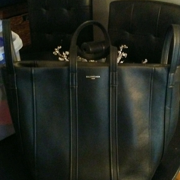 Balenciaga bag - Picture 2 of 2